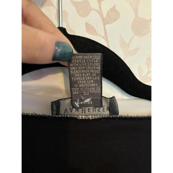 Van Heusen Women's Black Blouse with White Trim - Size XL - Picture 4 of 8